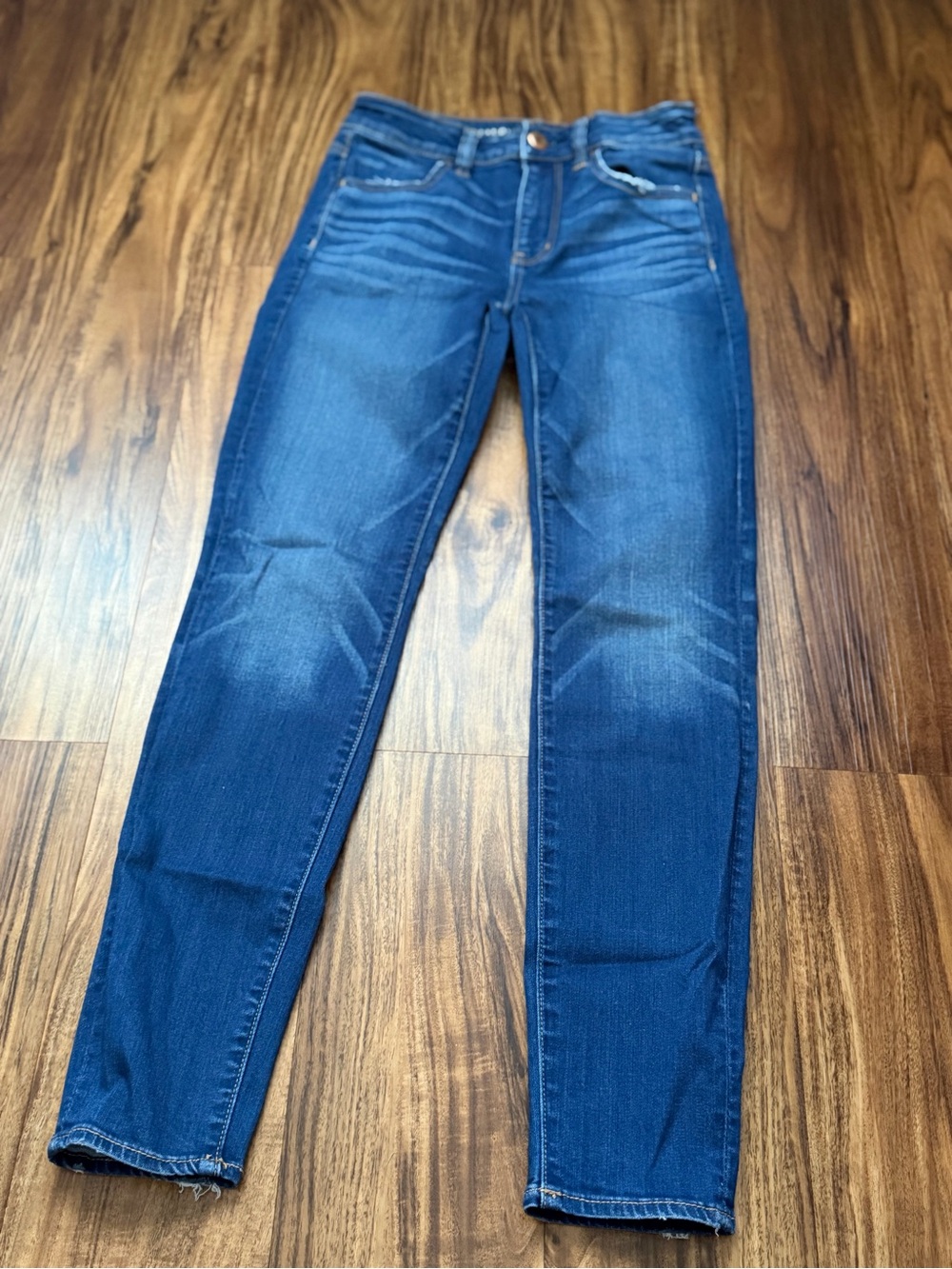 American Eagle Outfitters Women’s Medium/Dark Blue Skinny Jeans